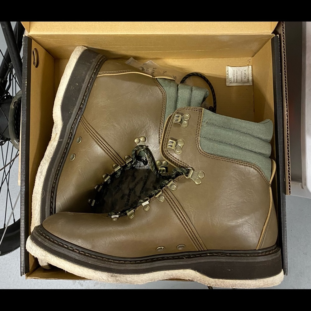Men’s fly fishing boots